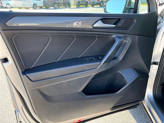 2022 Volkswagen Tiguan 2.0T SE - Photo 9