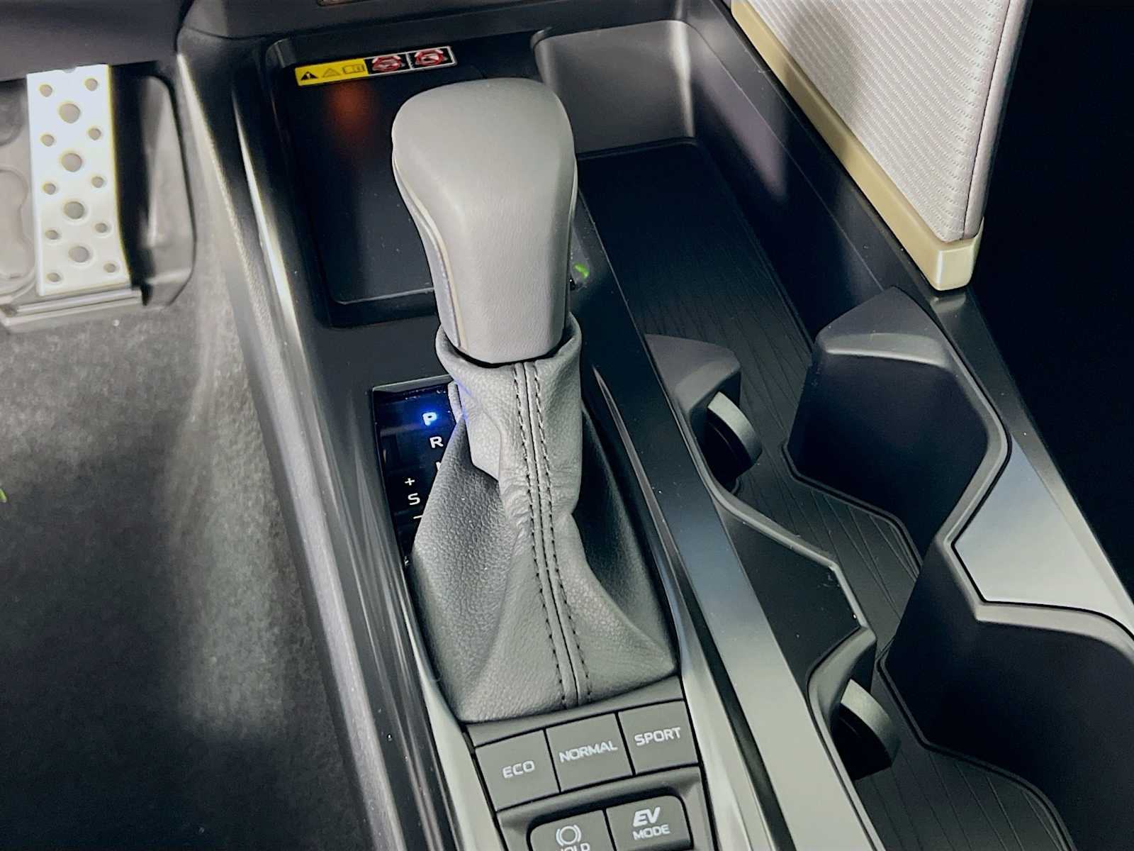 2025 Toyota Camry SE - Photo 11