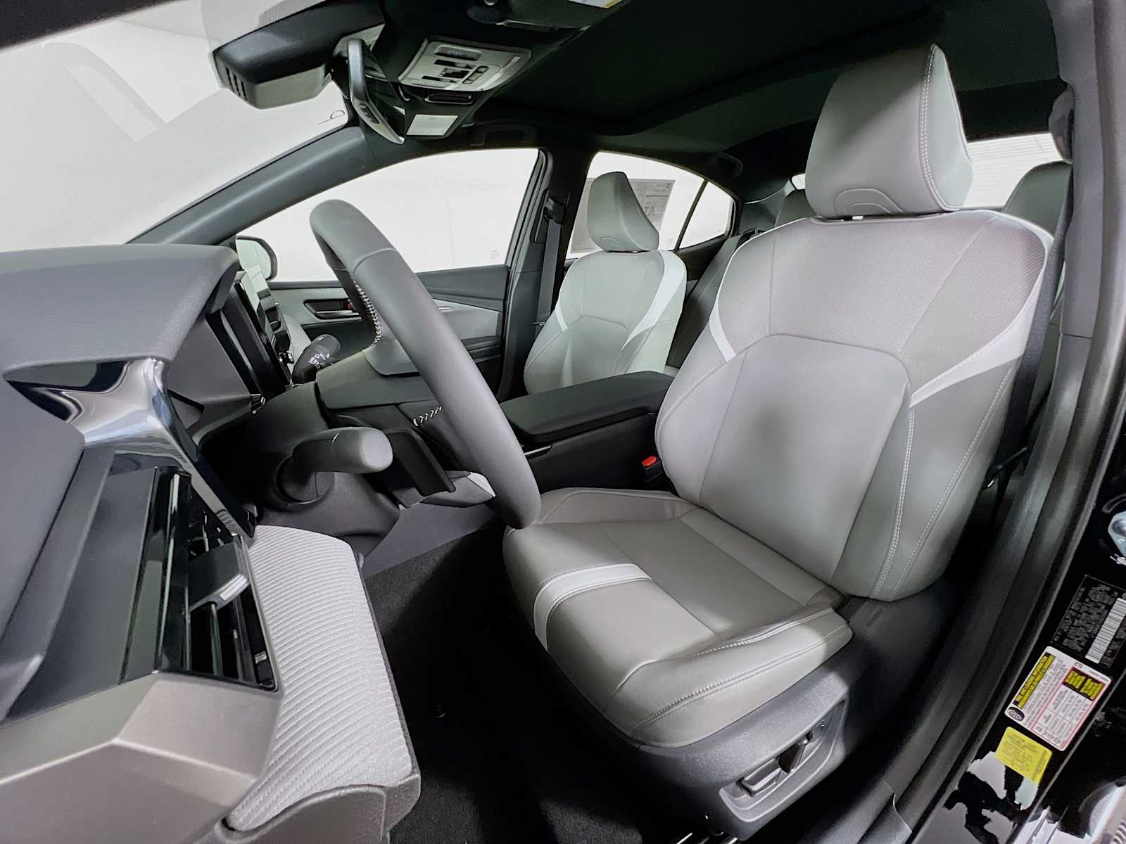 2025 Toyota Camry SE - Photo 12