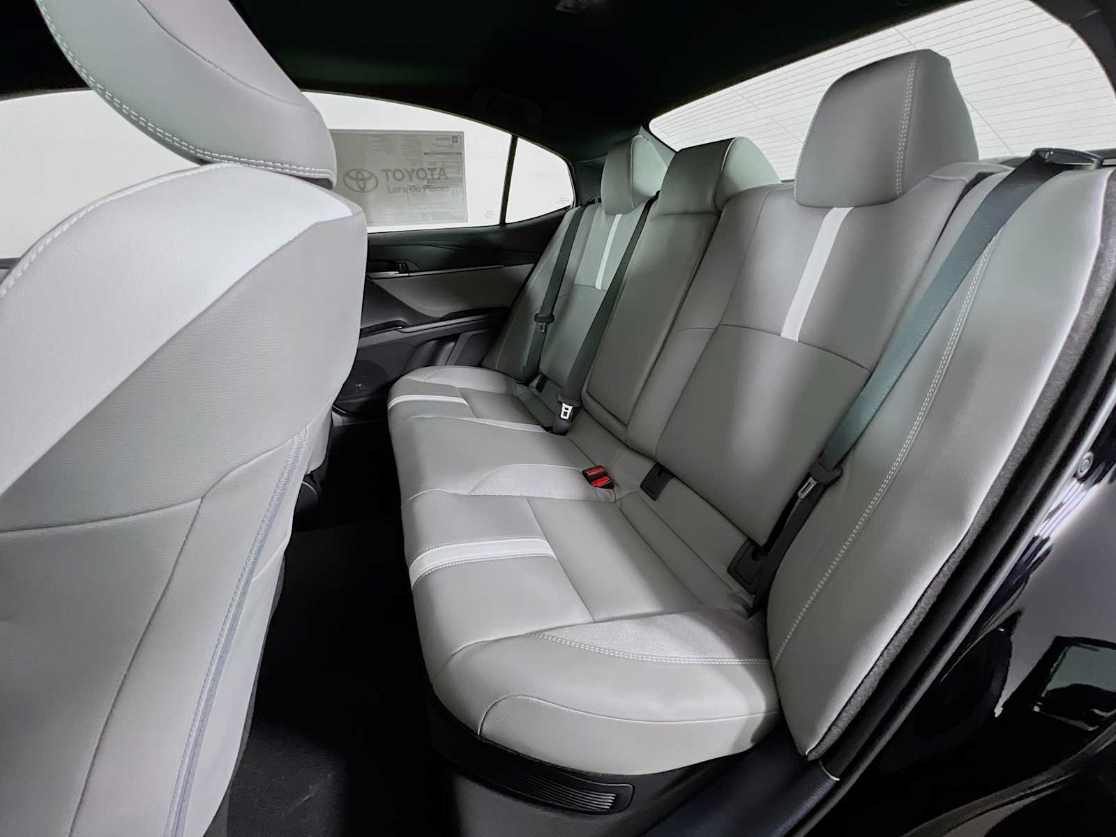 2025 Toyota Camry SE - Photo 13