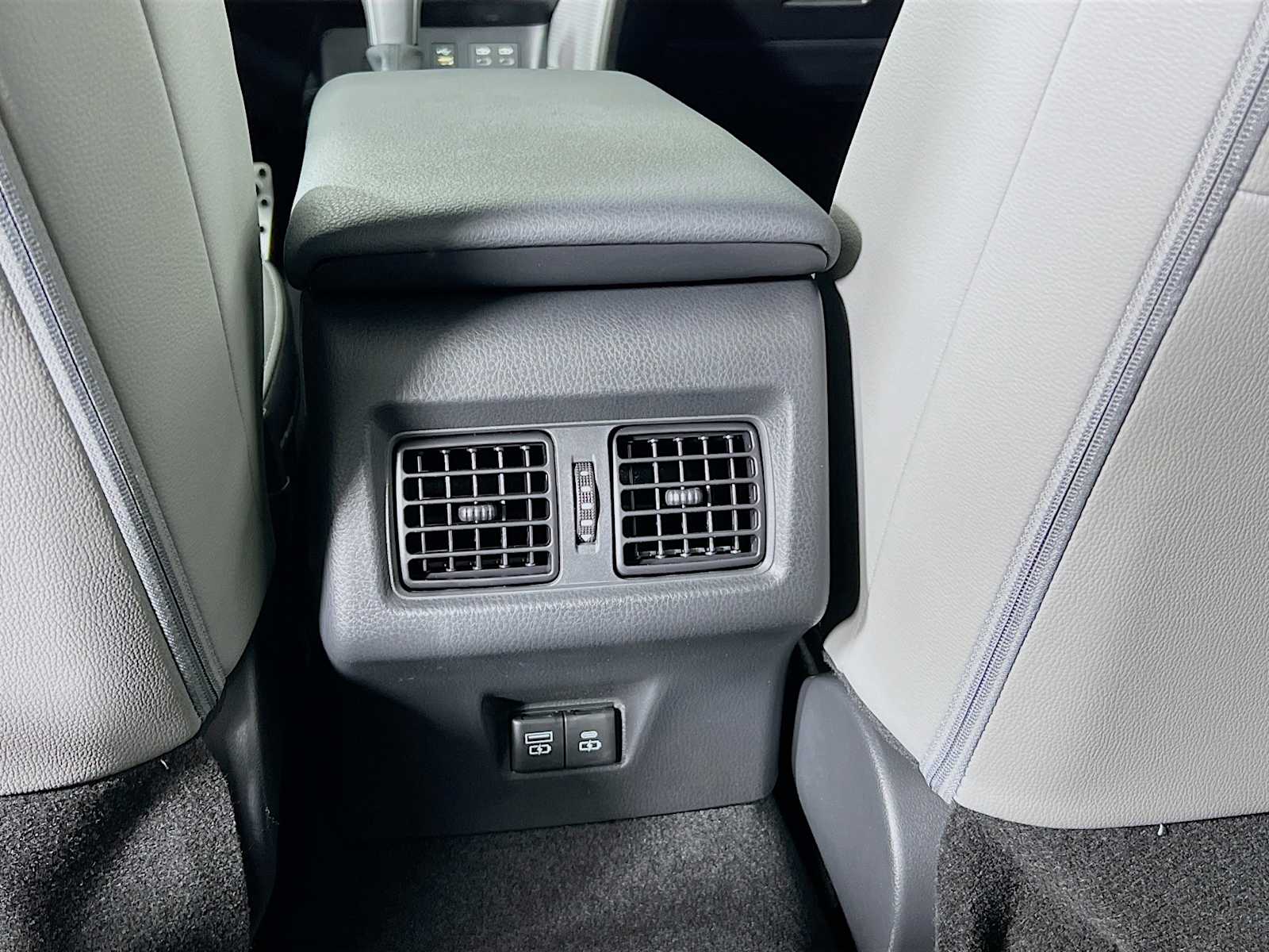 2025 Toyota Camry SE - Photo 14