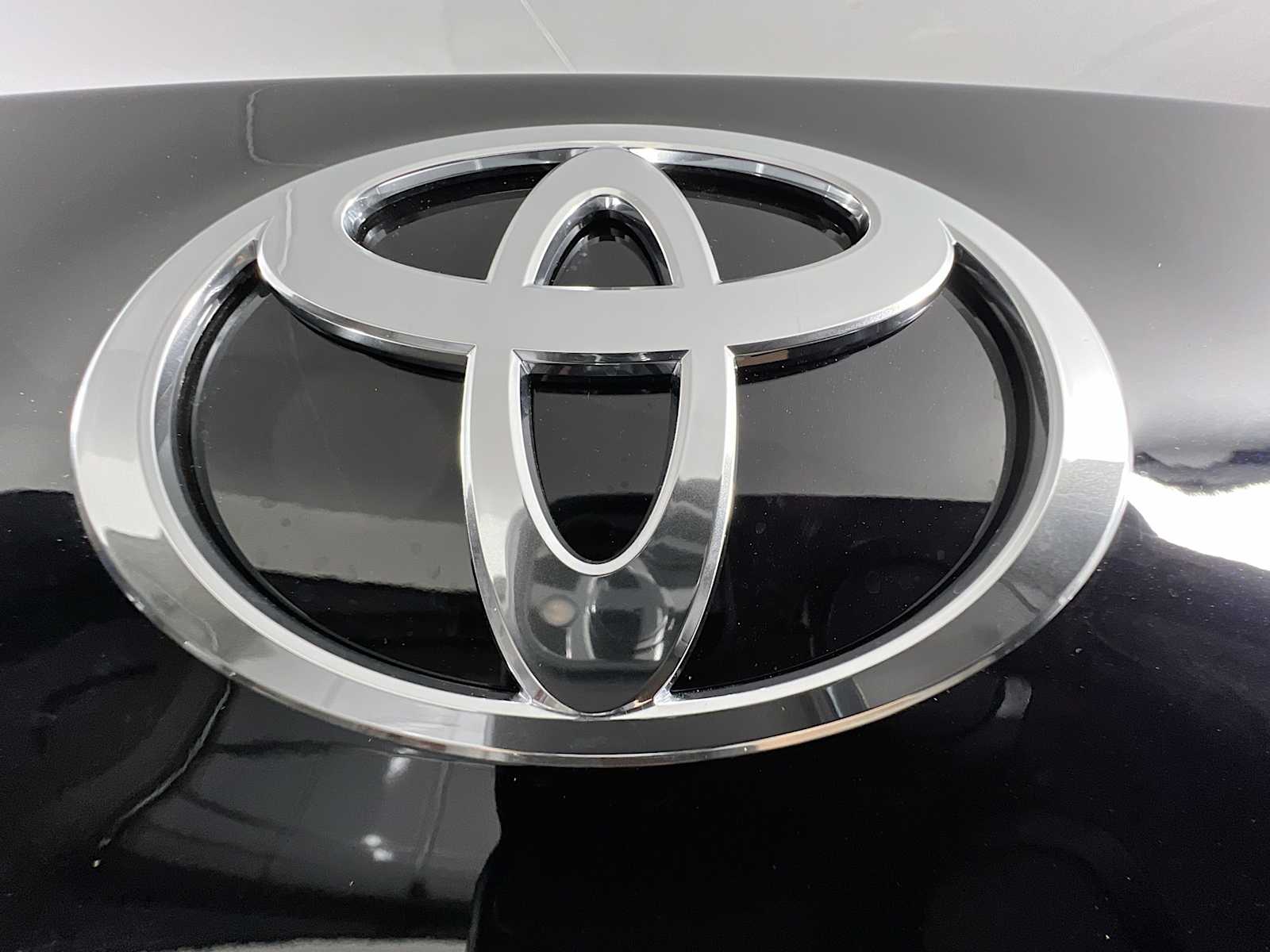 2025 Toyota Camry SE - Photo 18