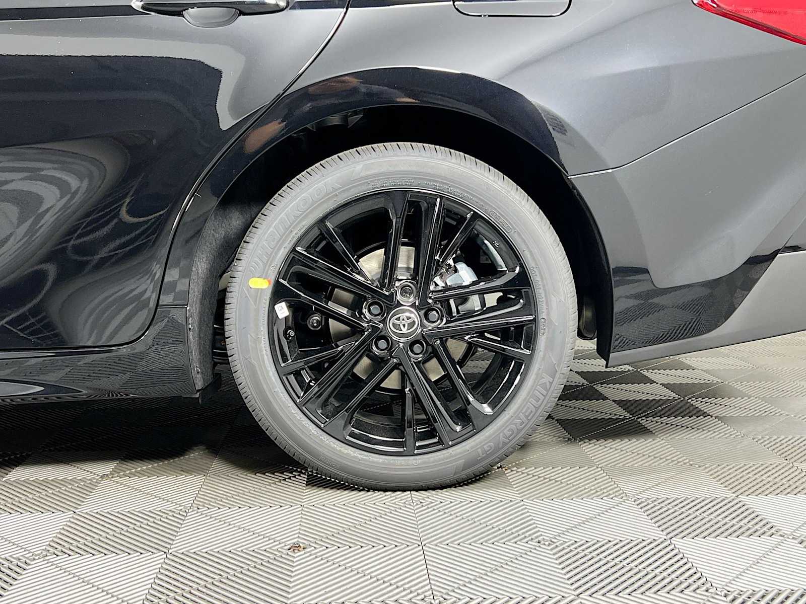 2025 Toyota Camry SE - Photo 19