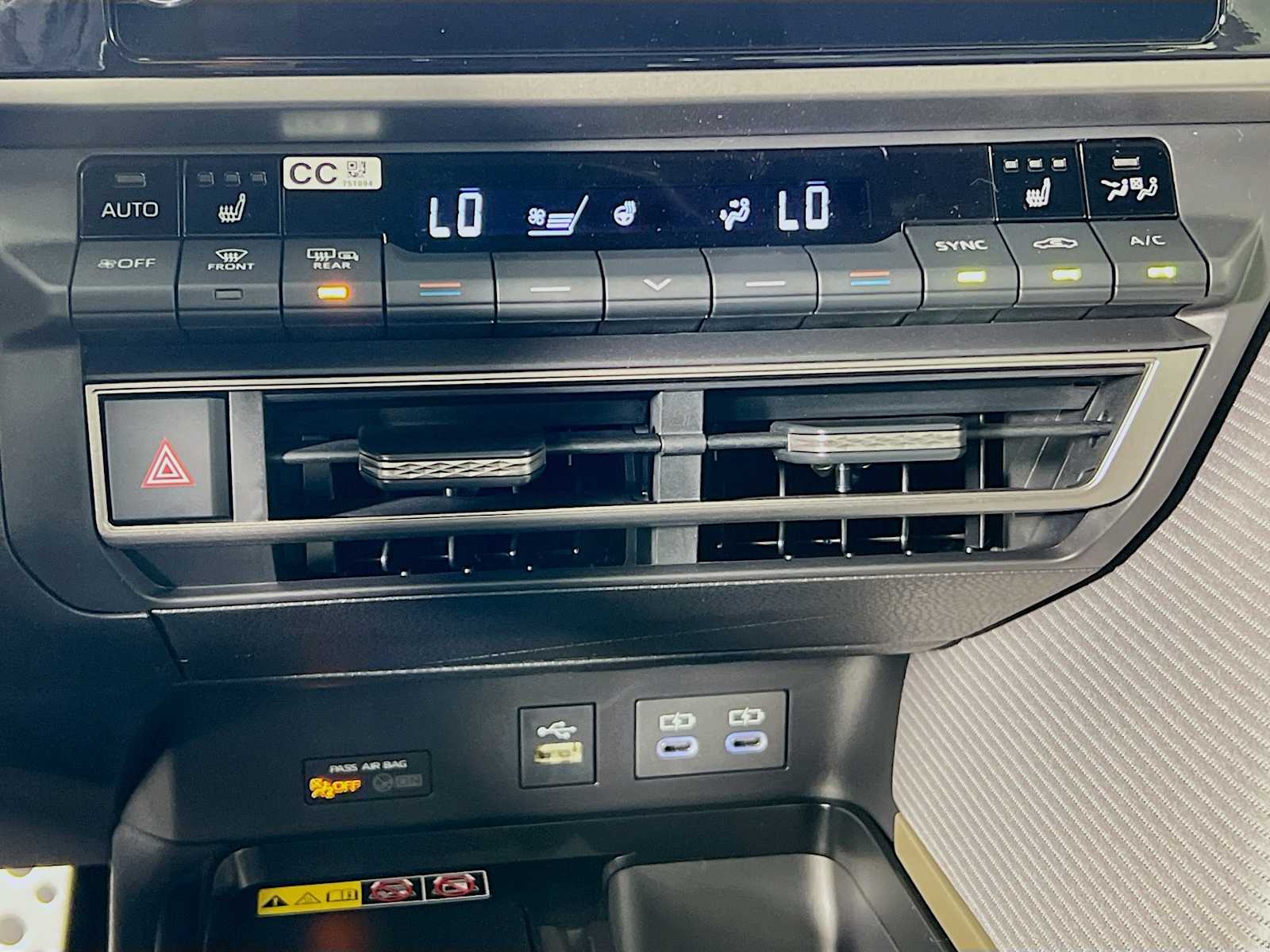 2025 Toyota Camry SE - Photo 10