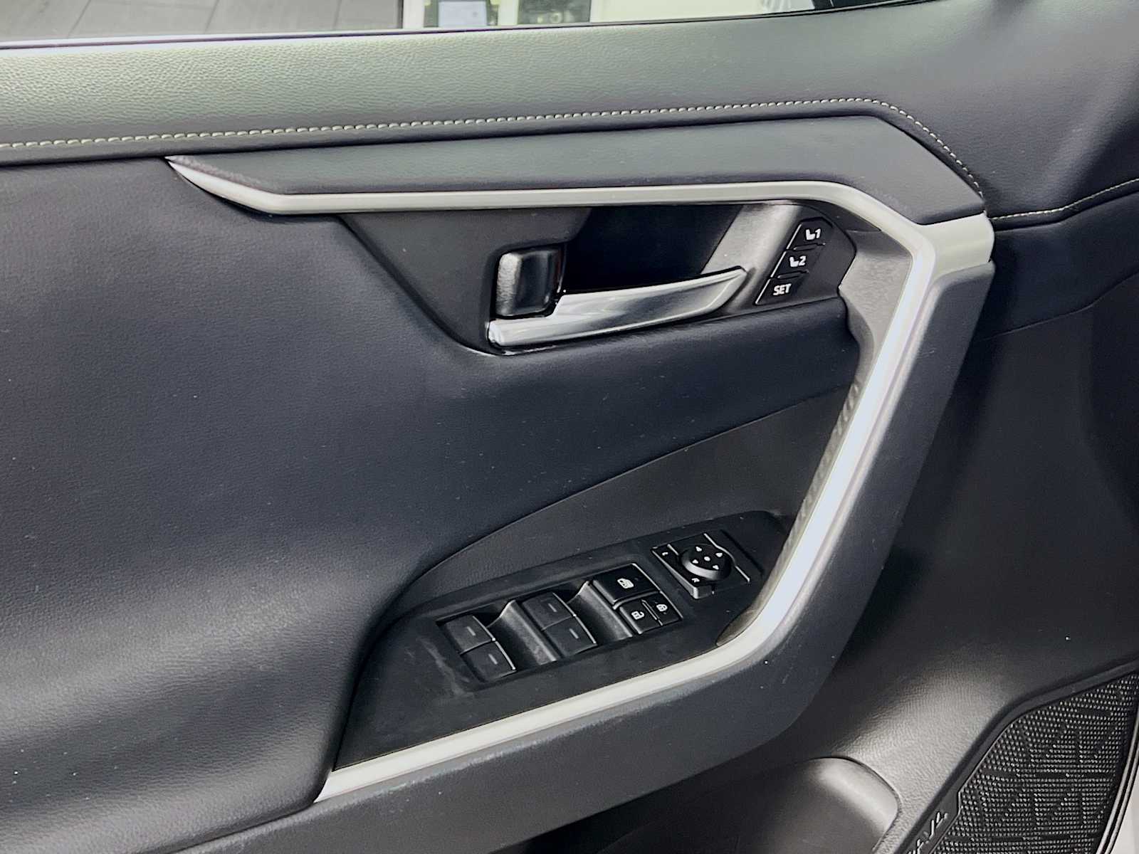 2023 Toyota RAV4 Limited - Photo 17