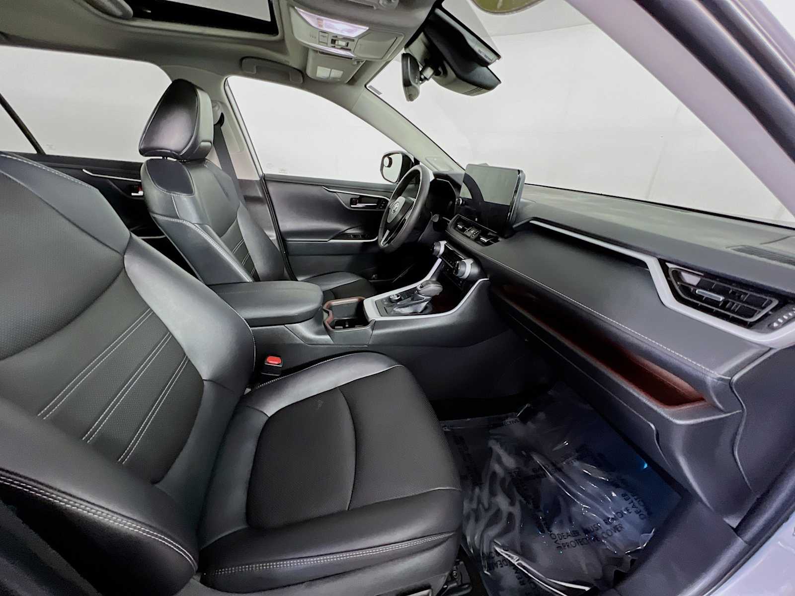 2023 Toyota RAV4 Limited - Photo 28