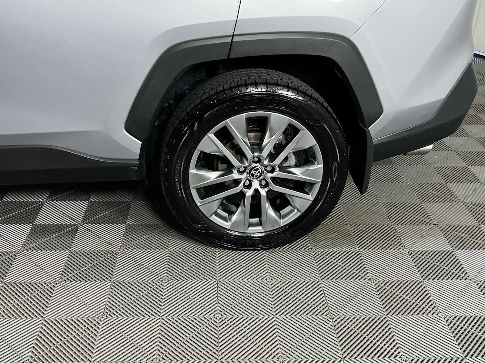 2023 Toyota RAV4 Limited - Photo 31