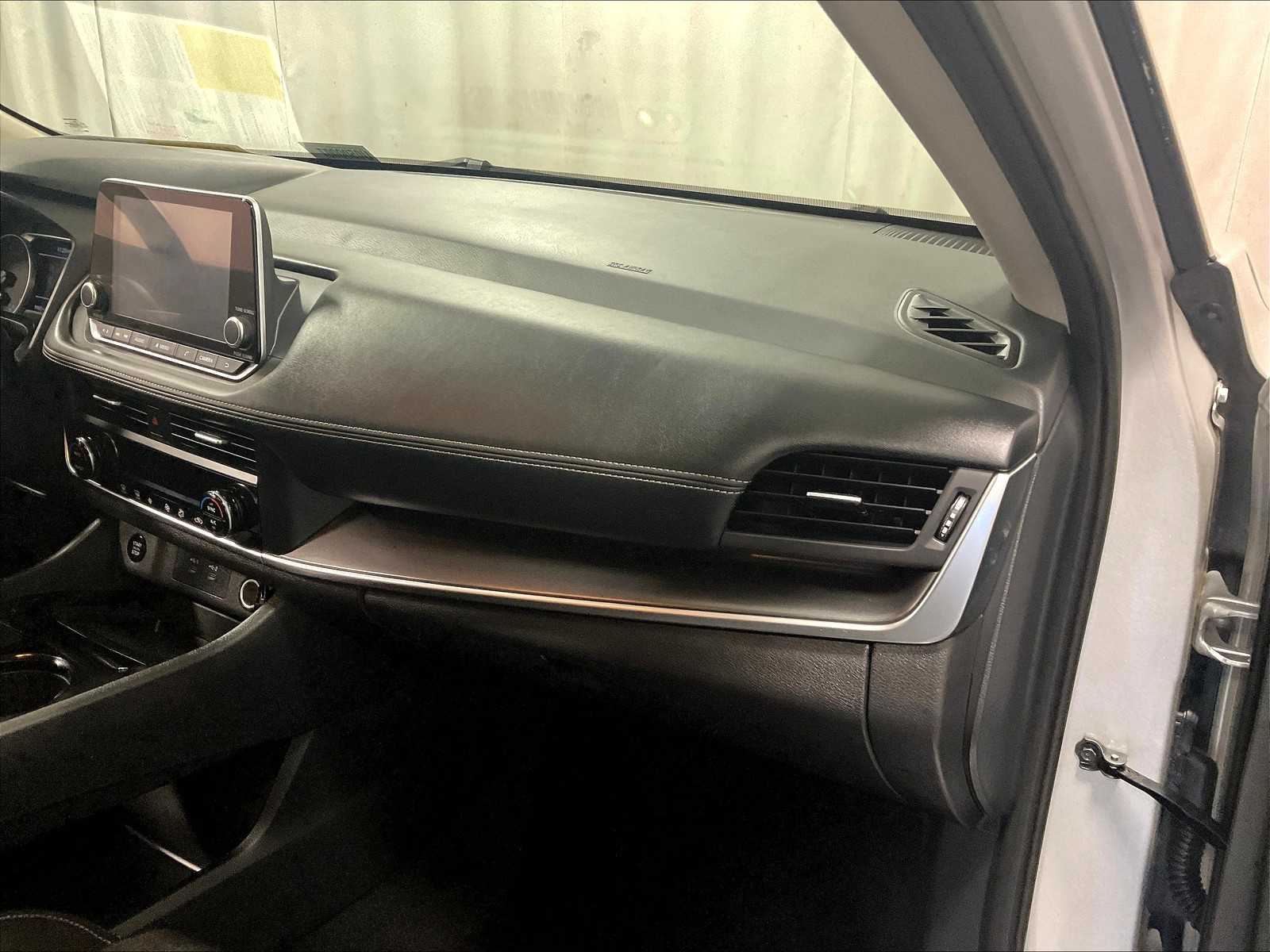 2024 Nissan Rogue SV - Photo 13