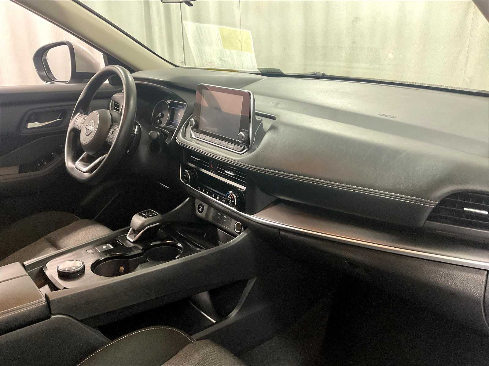 2024 Nissan Rogue SV - Photo 14