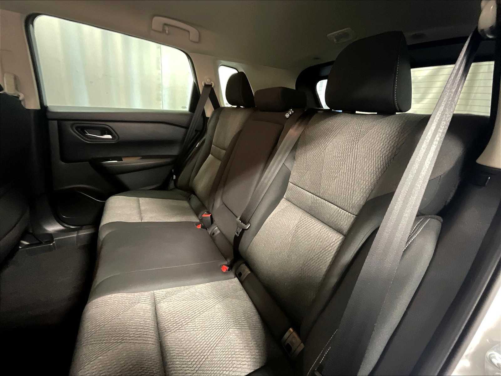 2024 Nissan Rogue SV - Photo 15