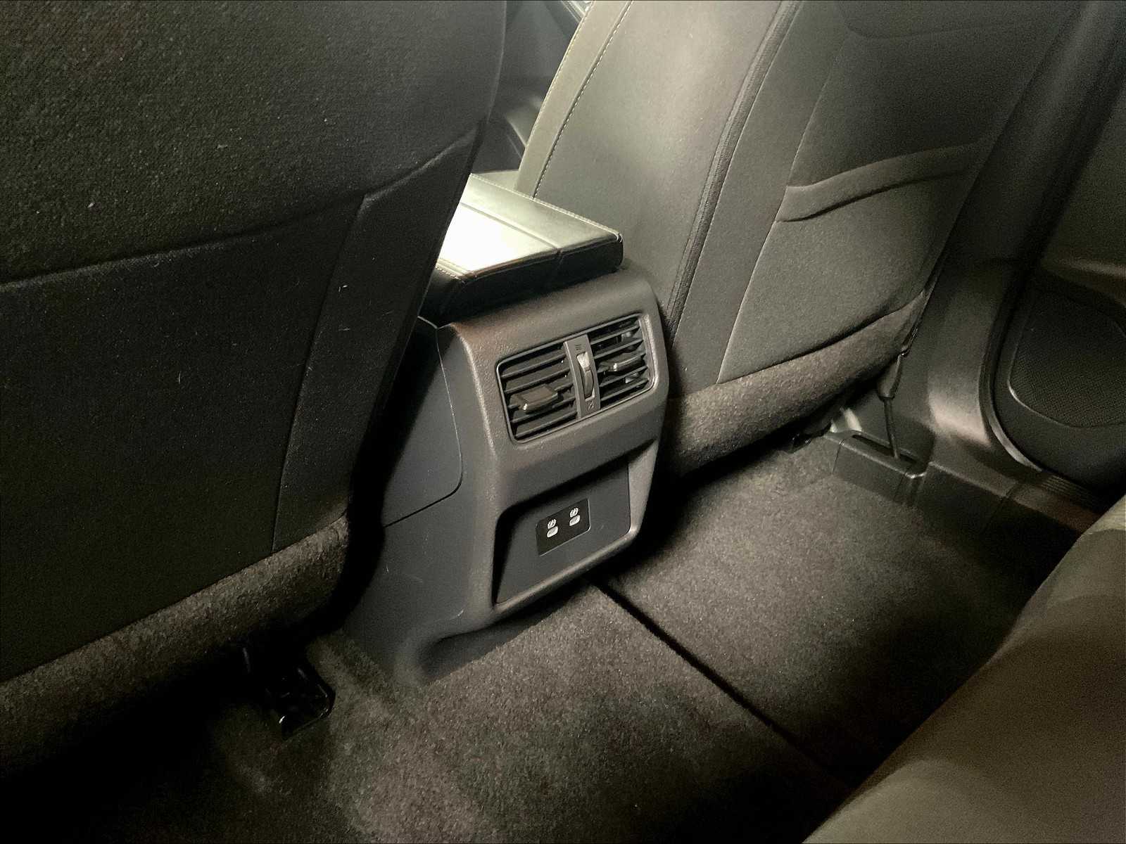 2024 Nissan Rogue SV - Photo 27