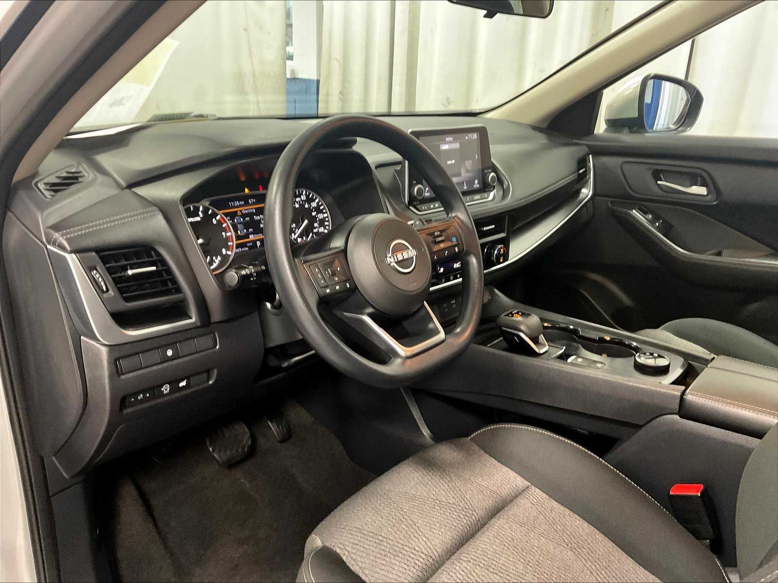 2024 Nissan Rogue SV - Photo 8