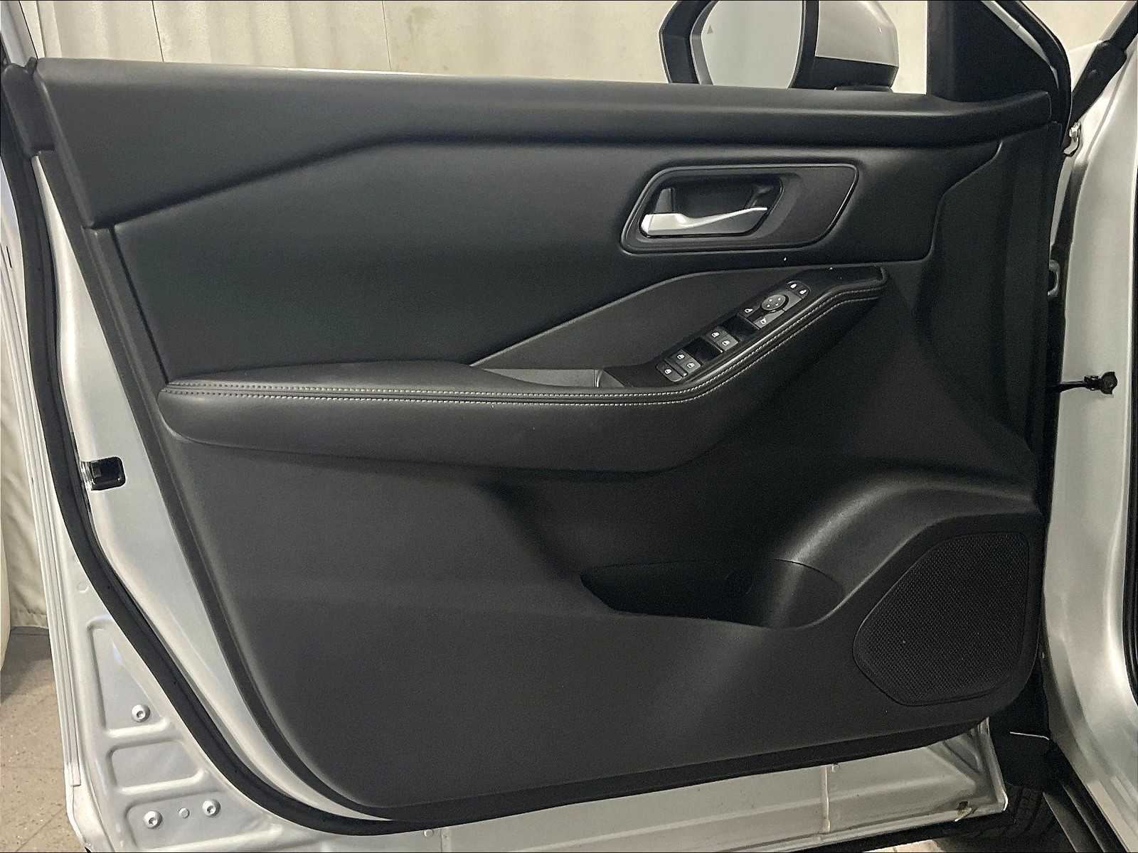 2024 Nissan Rogue SV - Photo 9