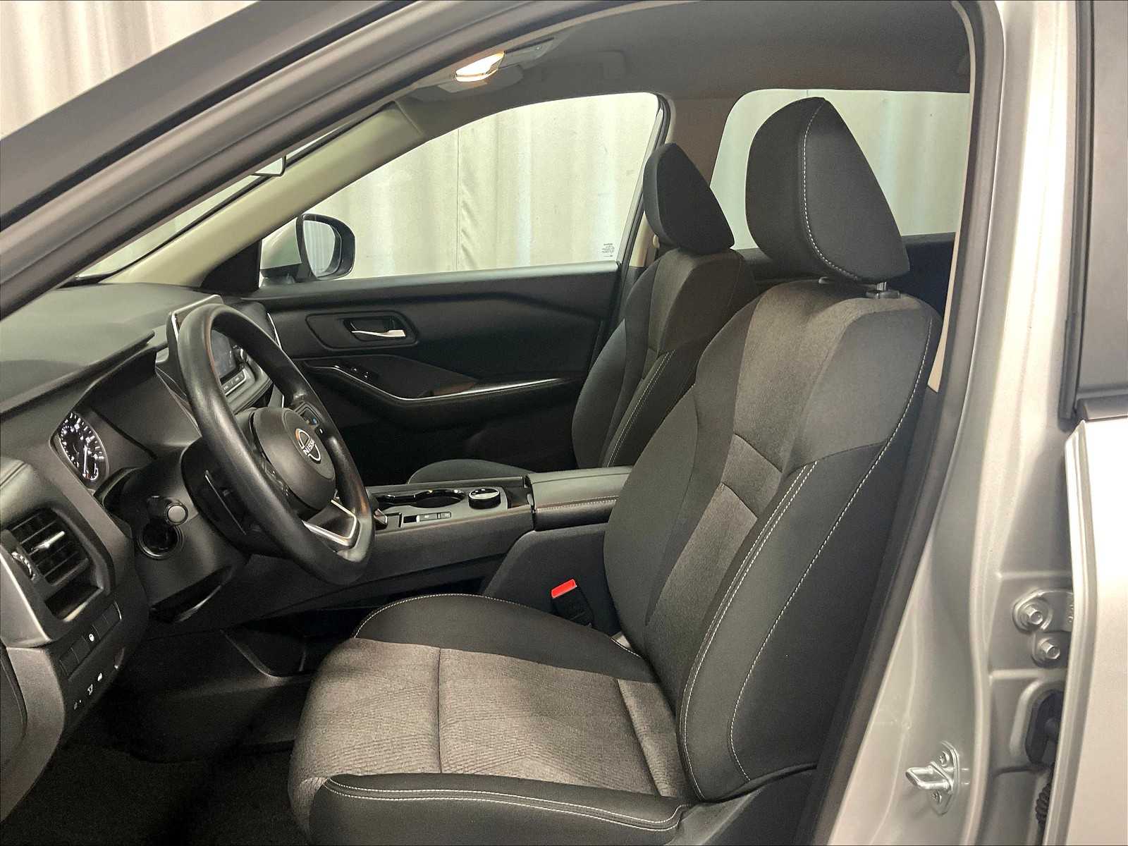 2024 Nissan Rogue SV - Photo 10