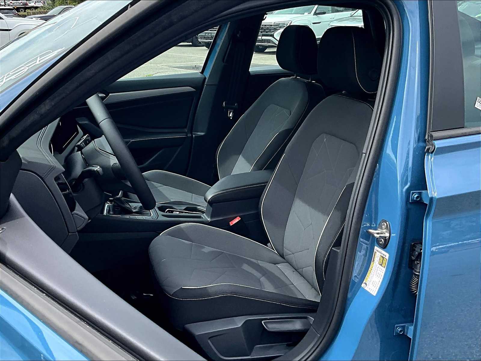 2025 Volkswagen Jetta Sport - Photo 11
