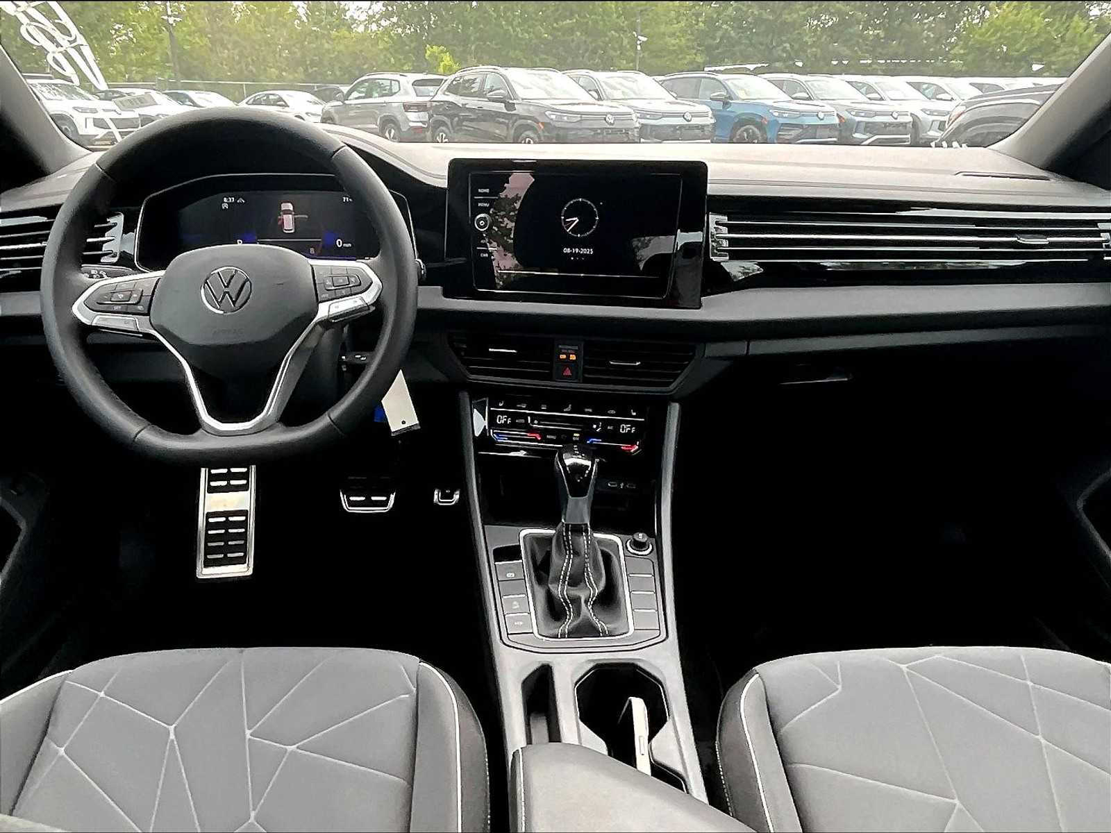2025 Volkswagen Jetta Sport - Photo 12