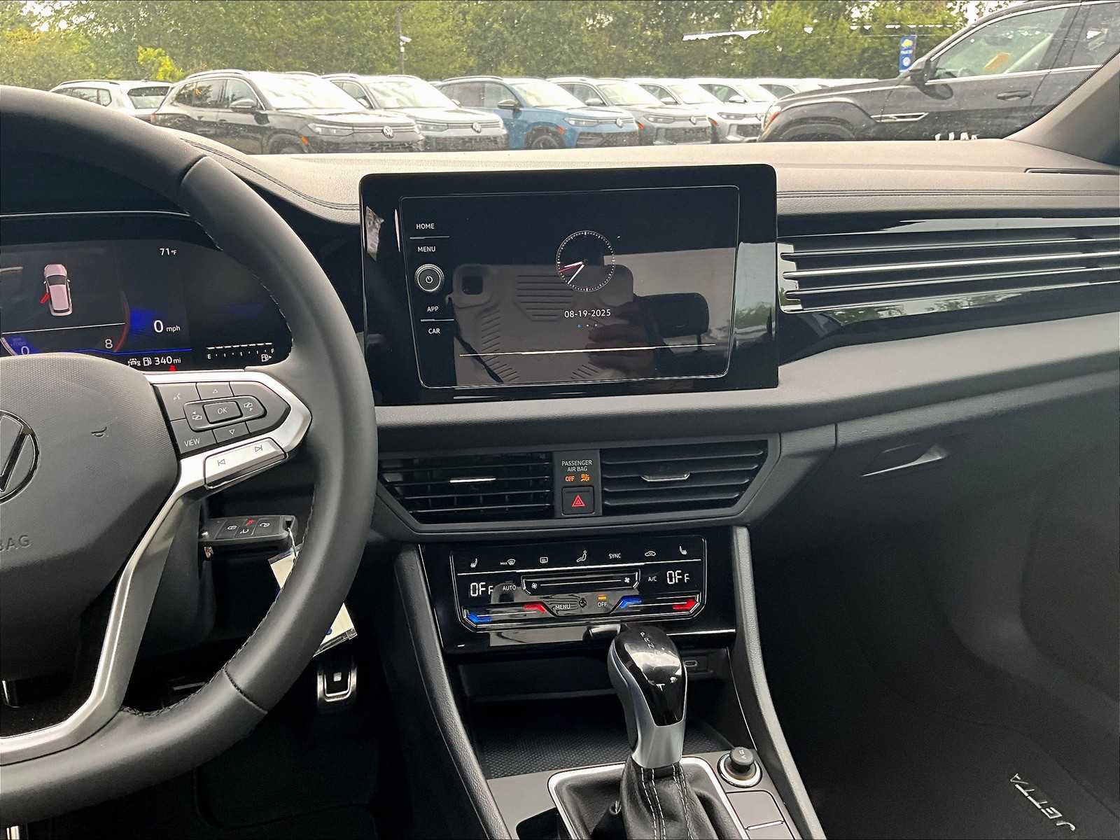 2025 Volkswagen Jetta Sport - Photo 13