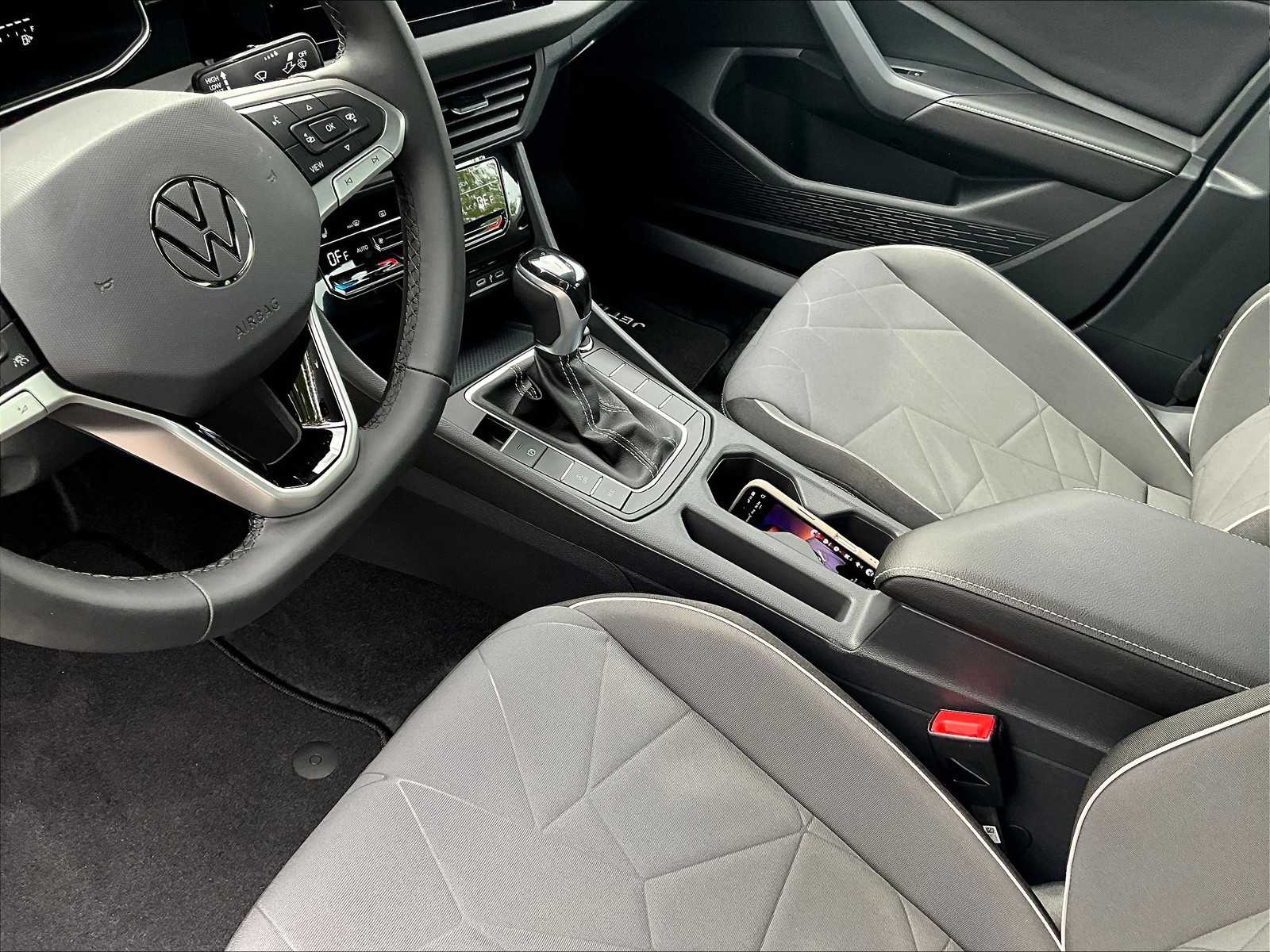 2025 Volkswagen Jetta Sport - Photo 14
