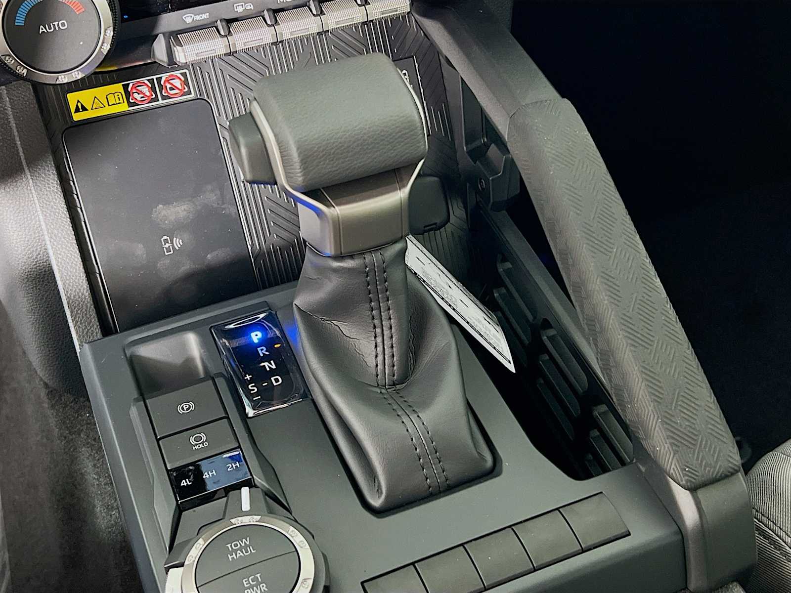 2025 Toyota Tacoma SR5 - Photo 11