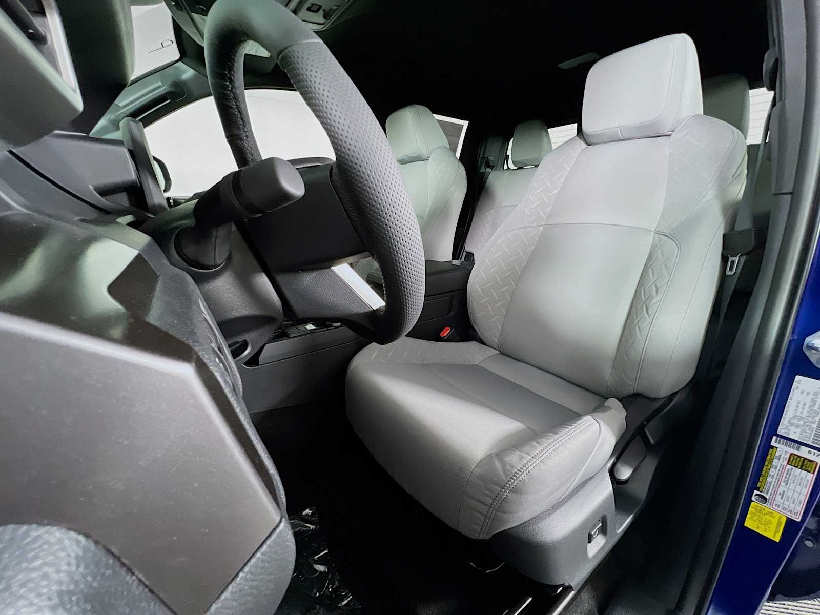 2025 Toyota Tacoma SR5 - Photo 12