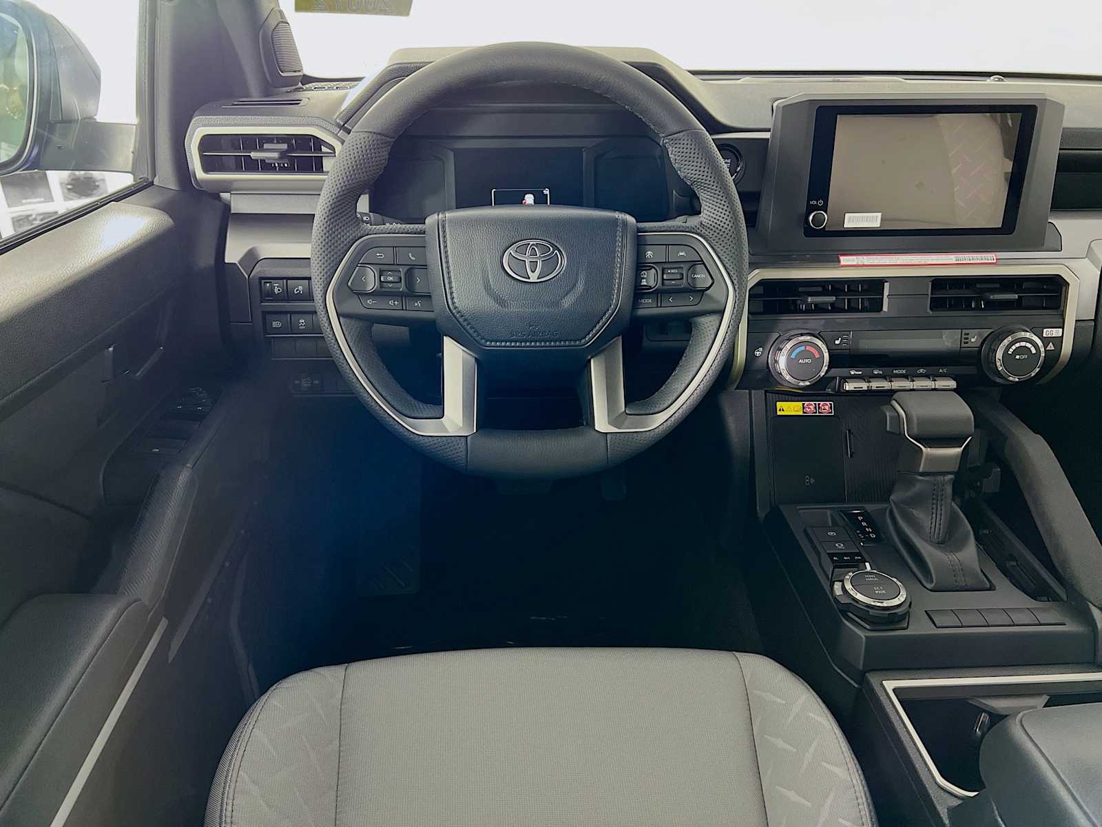 2025 Toyota Tacoma SR5 - Photo 14