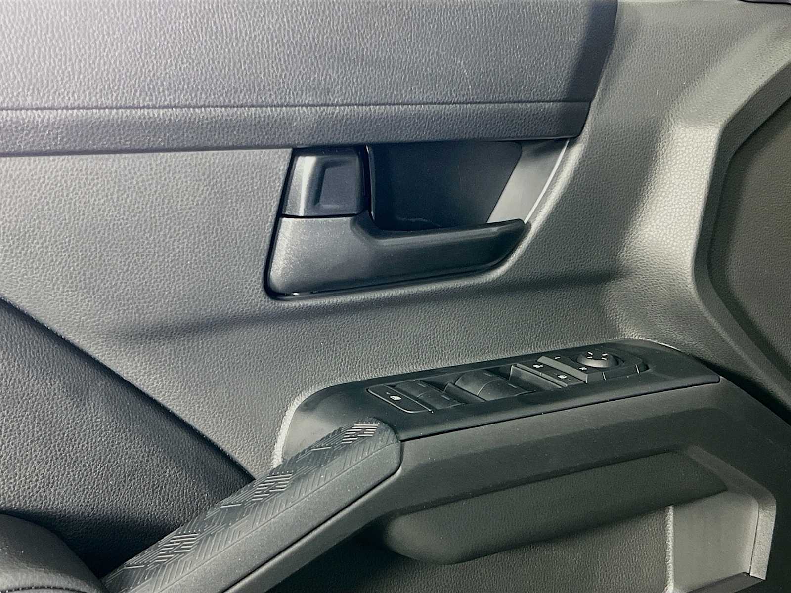 2025 Toyota Tacoma SR5 - Photo 15