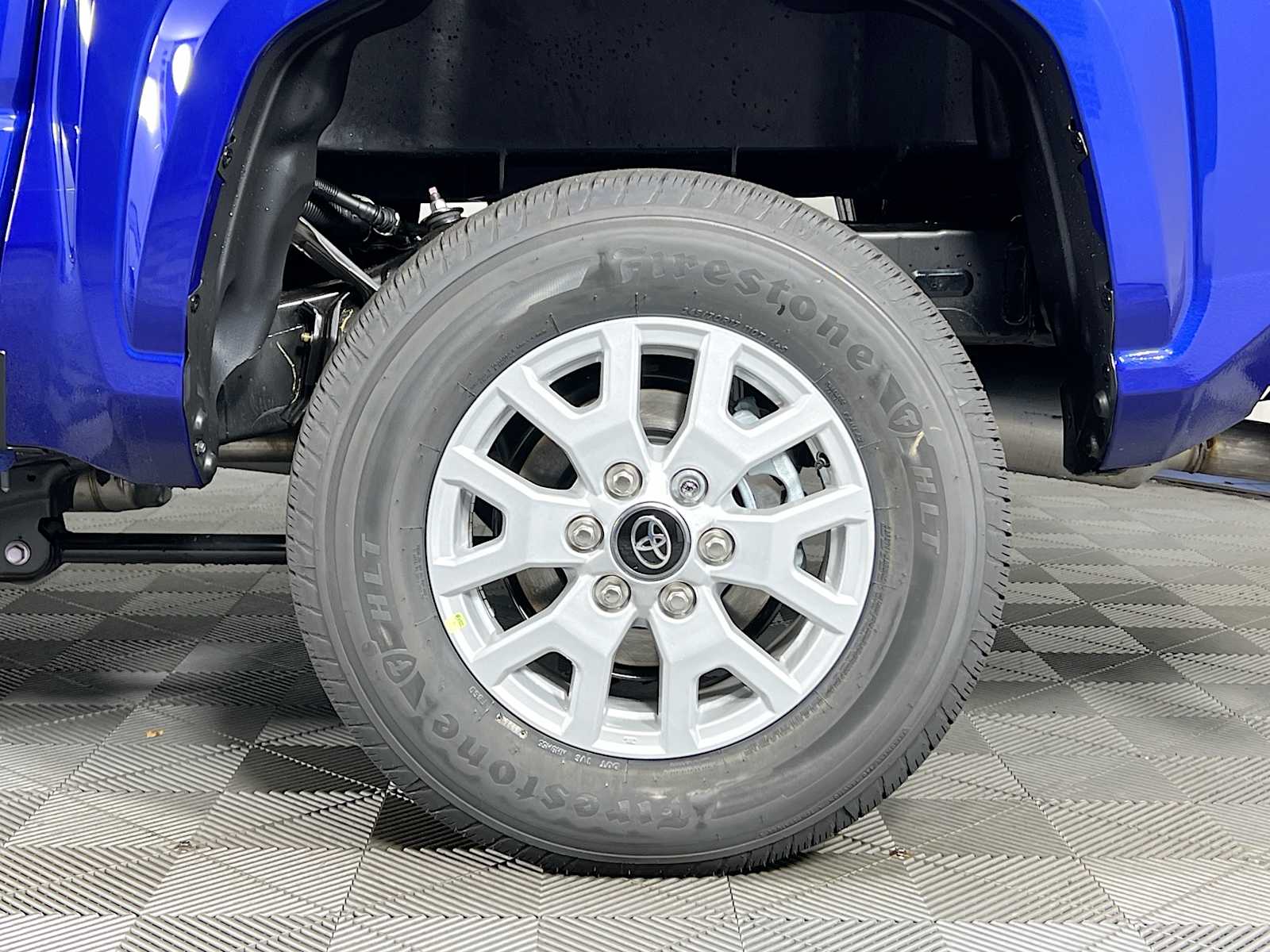 2025 Toyota Tacoma SR5 - Photo 18