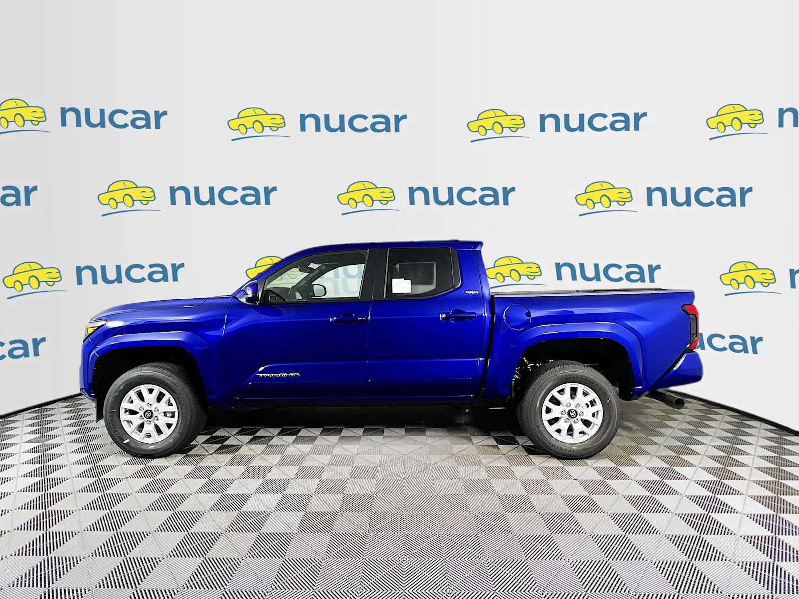 2025 Toyota Tacoma SR5 - Photo 3