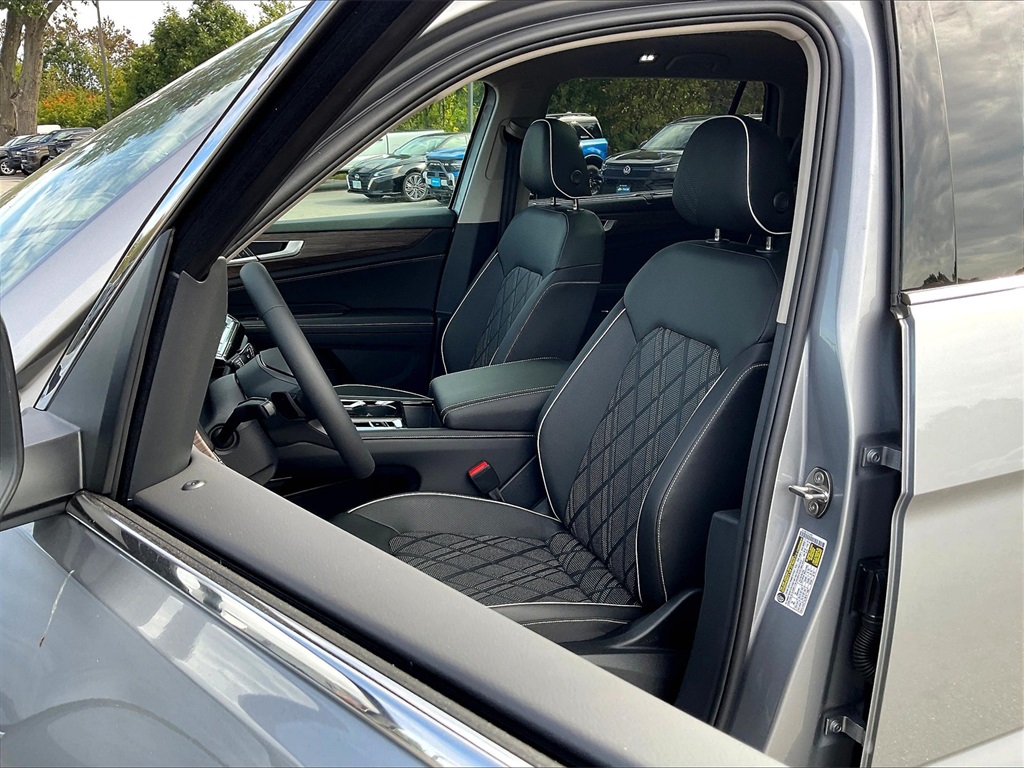 2025 Volkswagen Atlas 2.0T SEL Premium R-Line - Photo 11