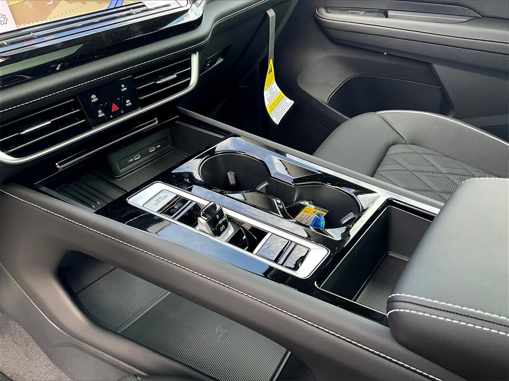 2025 Volkswagen Atlas 2.0T SEL Premium R-Line - Photo 14