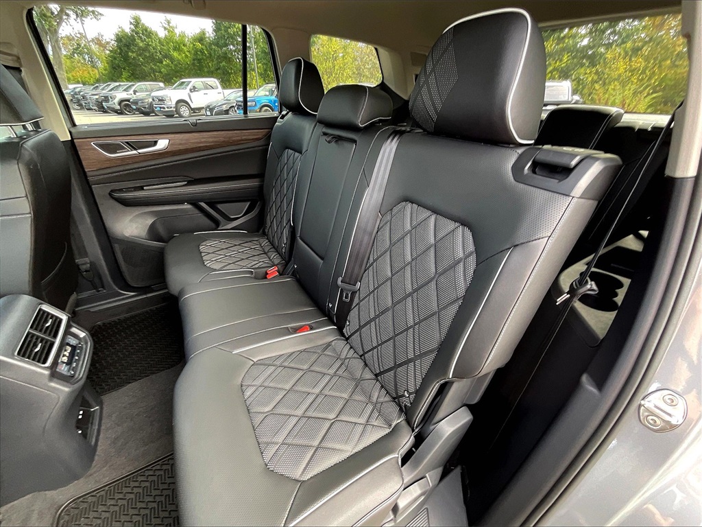 2025 Volkswagen Atlas 2.0T SEL Premium R-Line - Photo 15