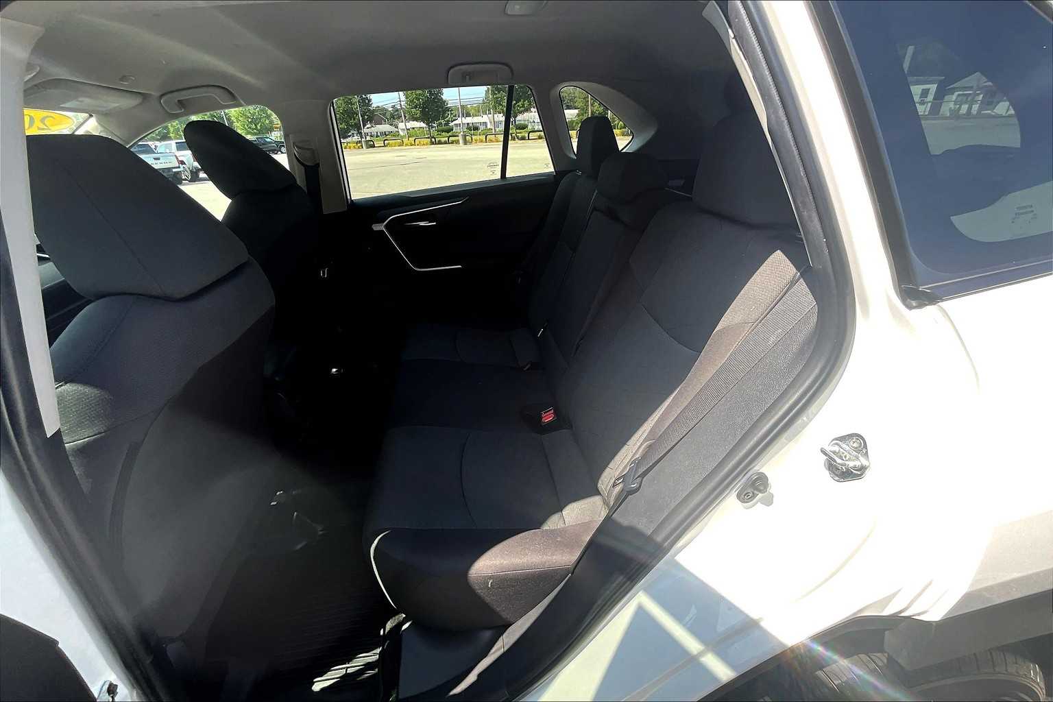 2024 Toyota RAV4 XLE - Photo 15