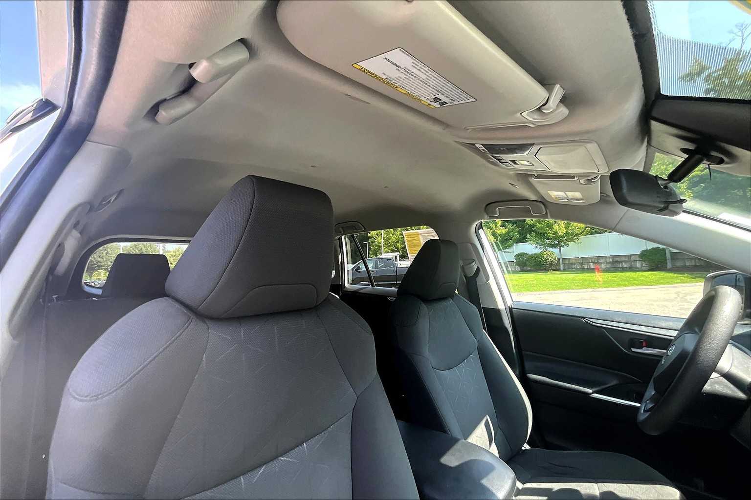 2024 Toyota RAV4 XLE - Photo 22