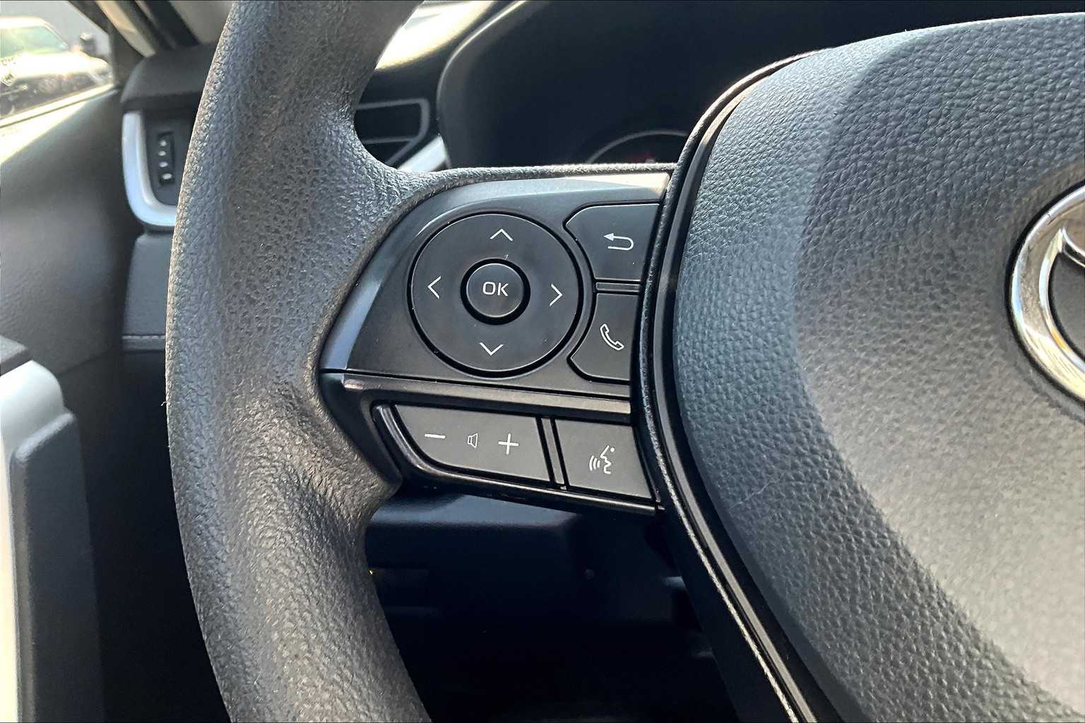 2024 Toyota RAV4 XLE - Photo 23