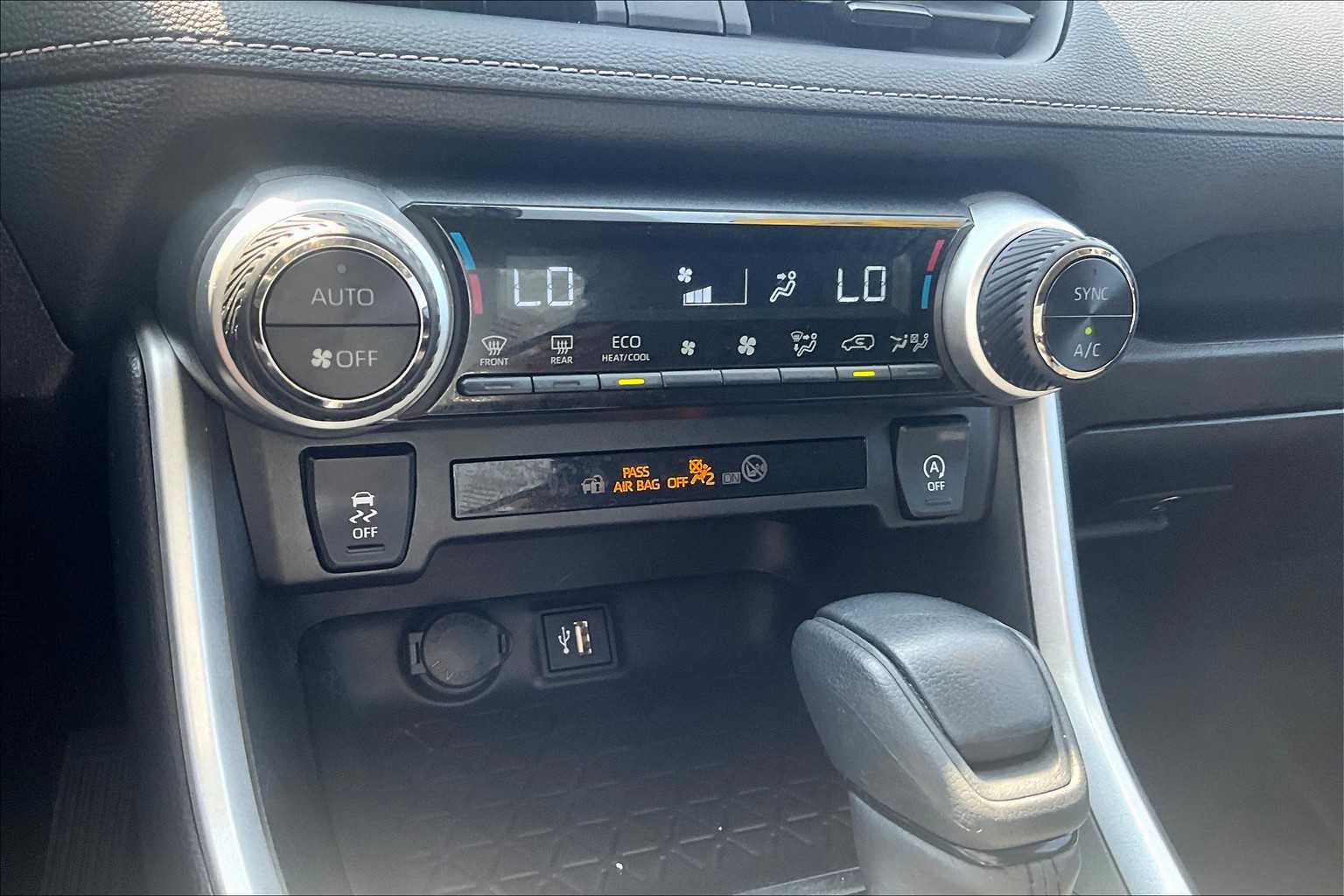 2024 Toyota RAV4 XLE - Photo 26