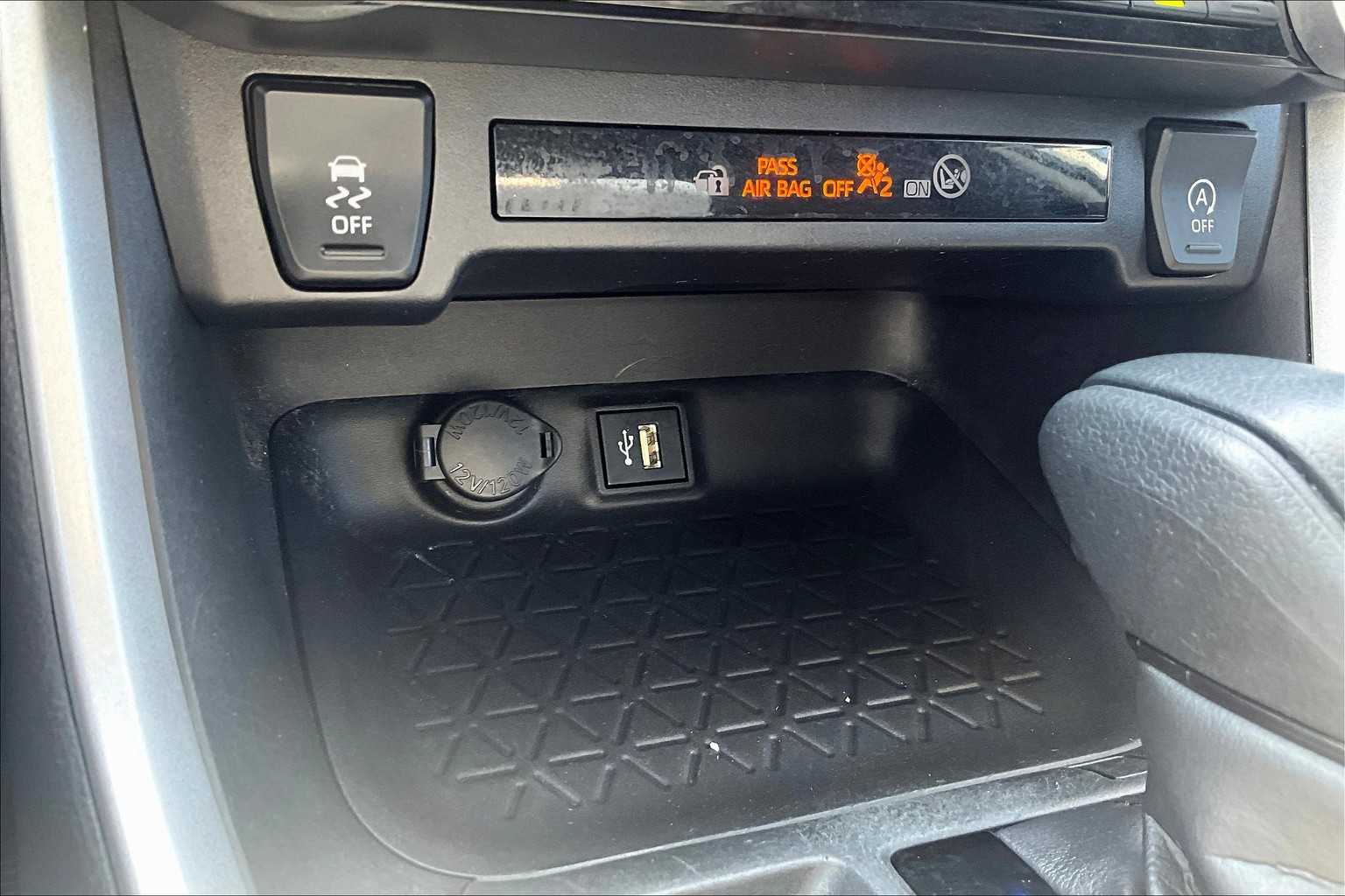 2024 Toyota RAV4 XLE - Photo 27