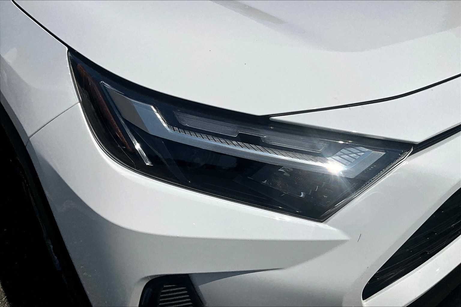 2024 Toyota RAV4 XLE - Photo 33