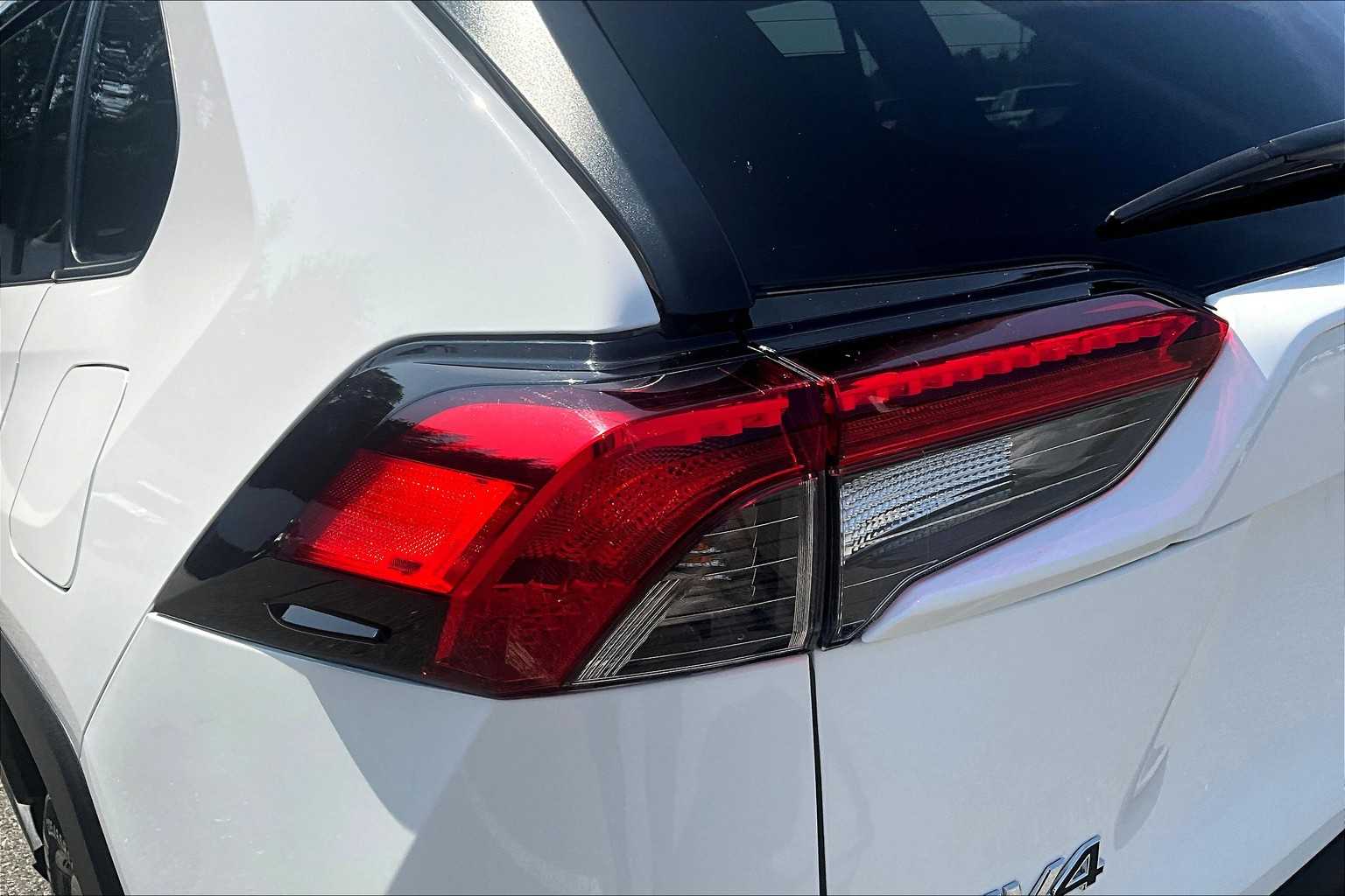 2024 Toyota RAV4 XLE - Photo 34