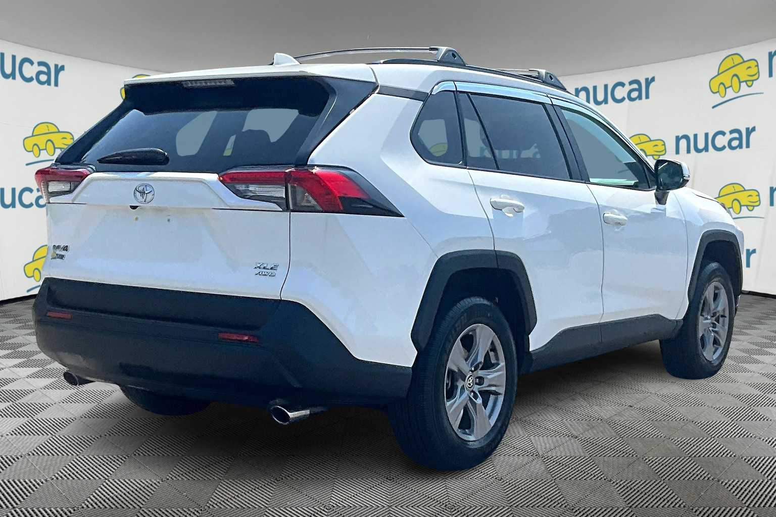 2024 Toyota RAV4 XLE - Photo 6