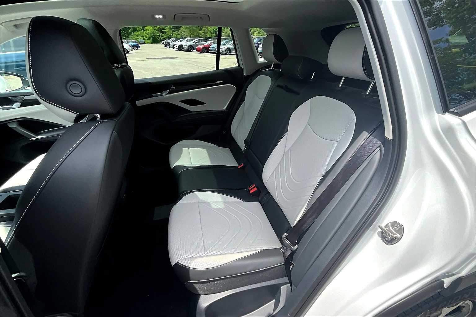 2025 Volkswagen Tiguan SE - Photo 15