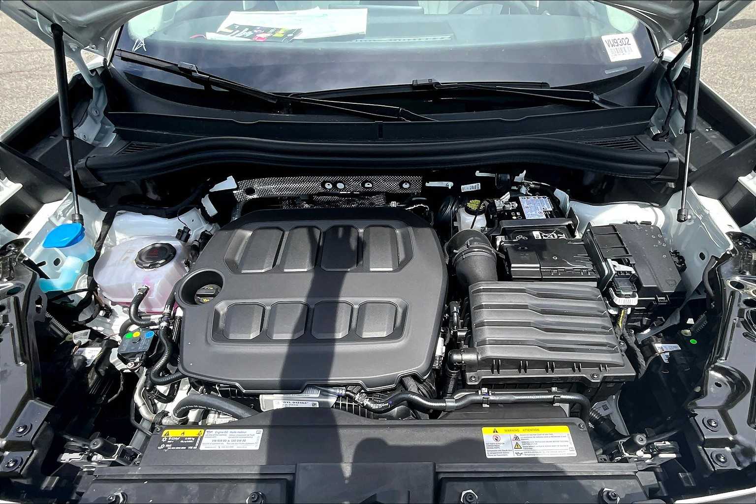 2025 Volkswagen Tiguan SE - Photo 16