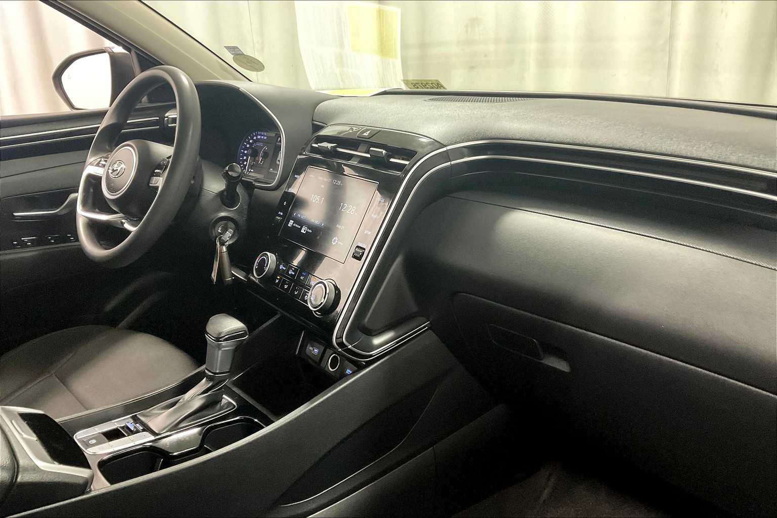 2022 Hyundai Tucson SE - Photo 14