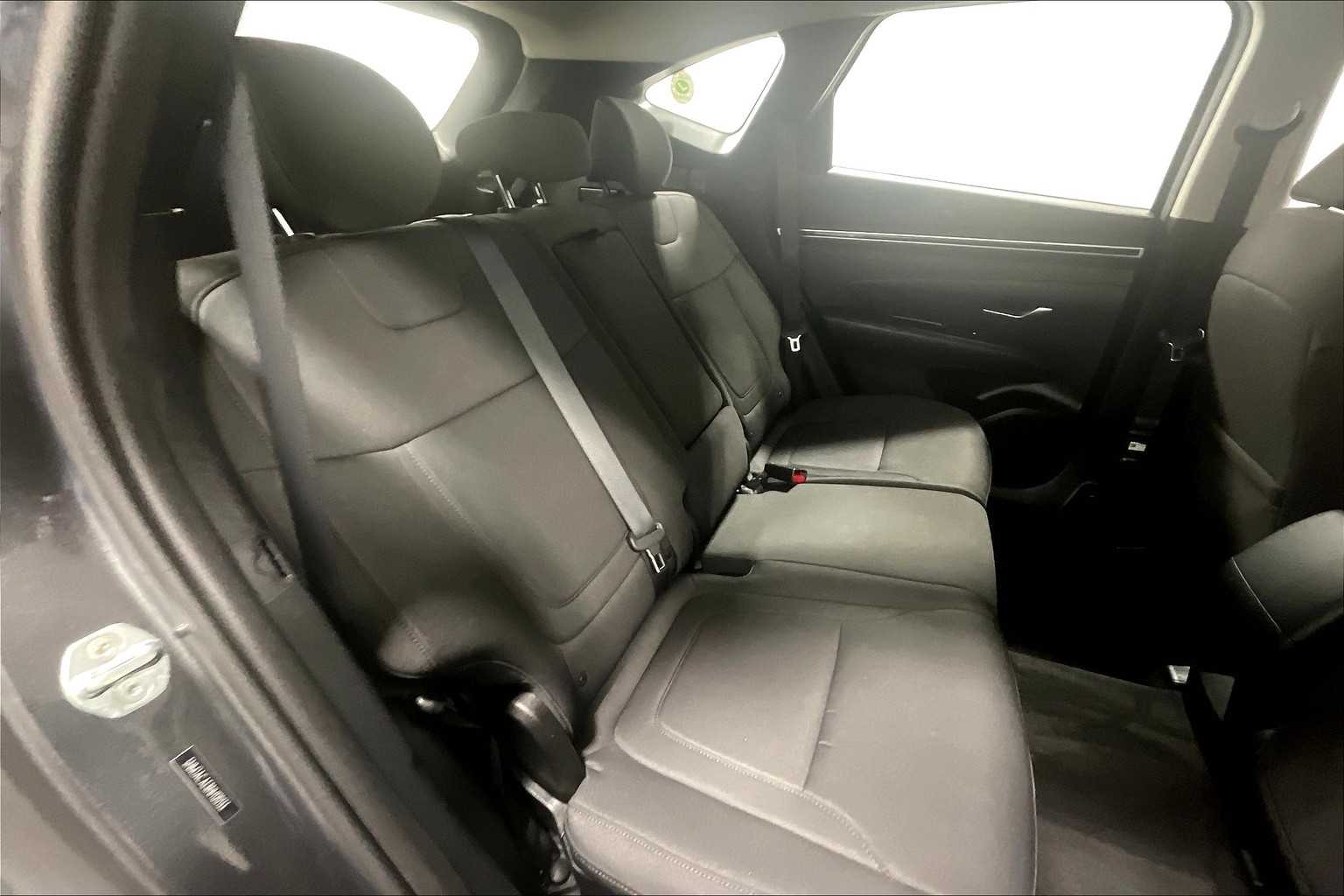 2022 Hyundai Tucson SE - Photo 16