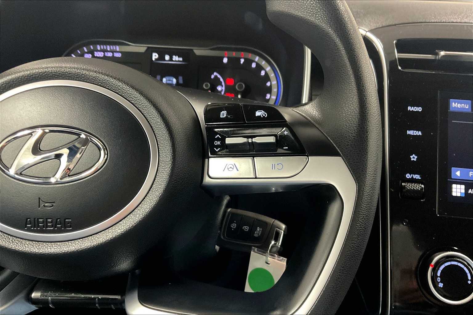 2022 Hyundai Tucson SE - Photo 23