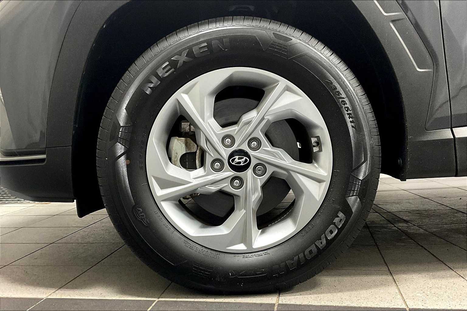 2022 Hyundai Tucson SE - Photo 7