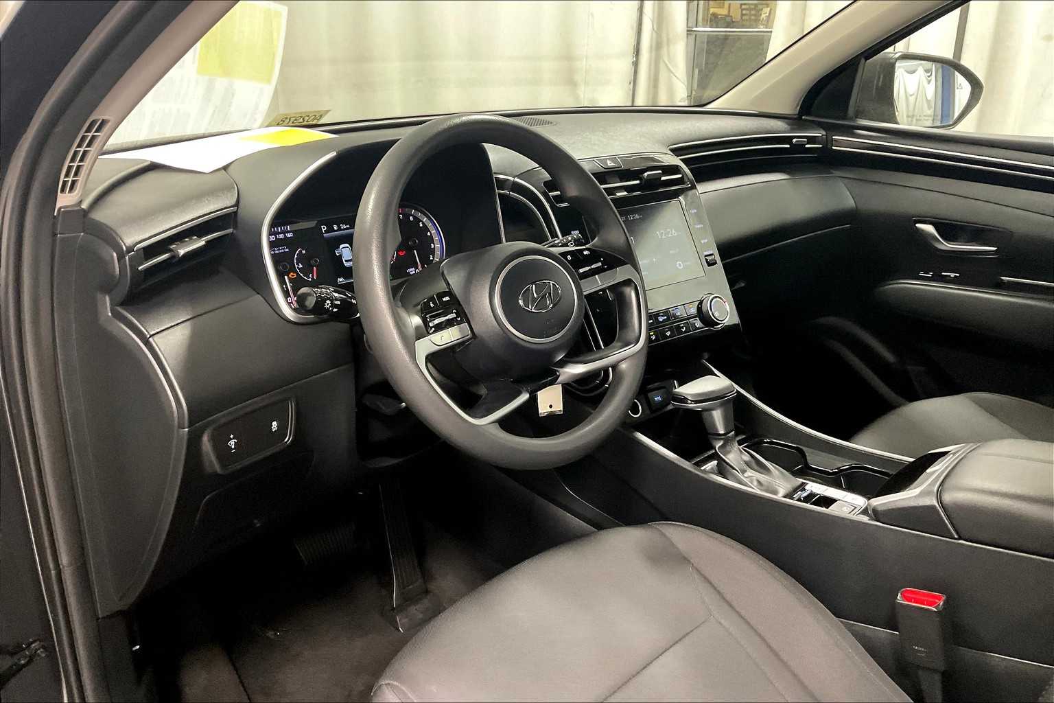2022 Hyundai Tucson SE - Photo 8