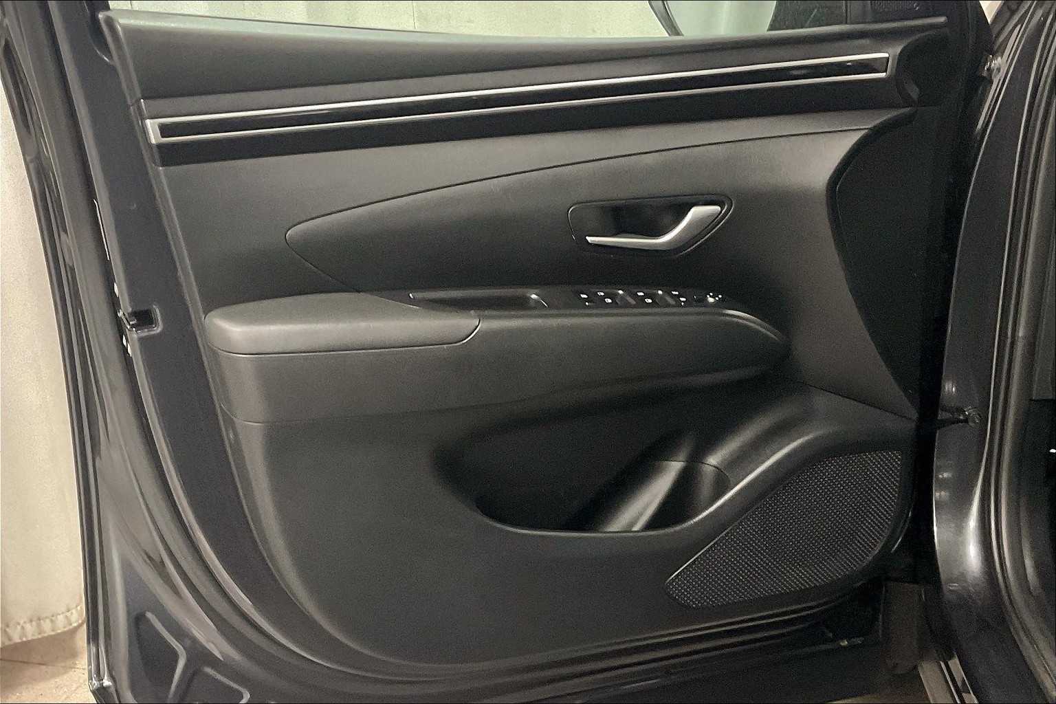 2022 Hyundai Tucson SE - Photo 9