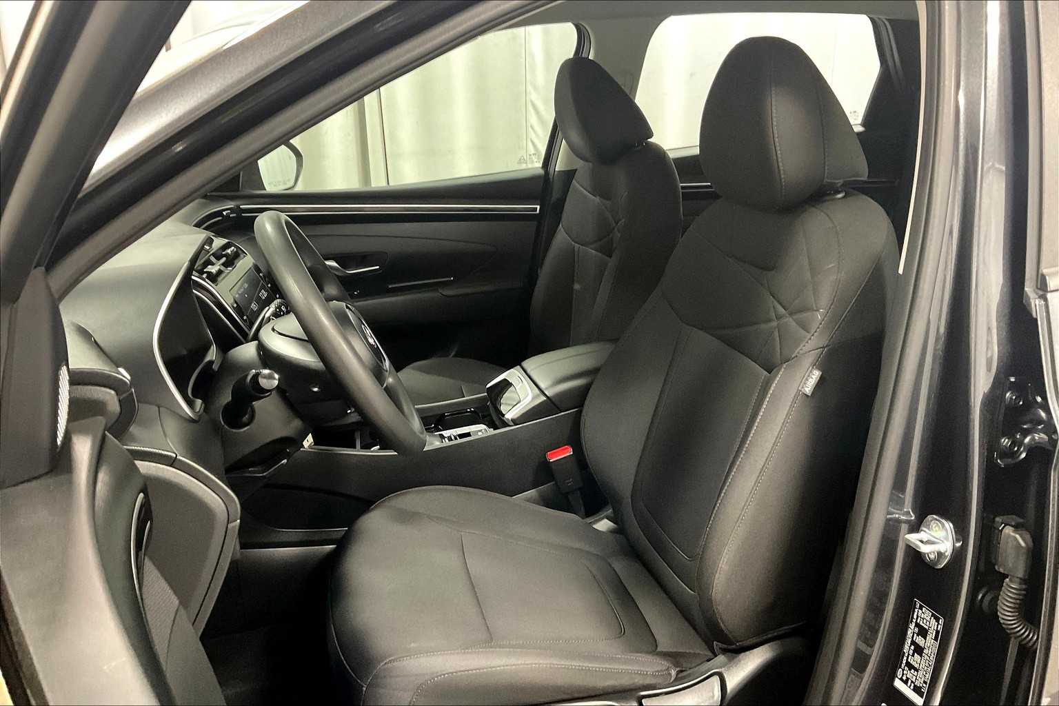 2022 Hyundai Tucson SE - Photo 10