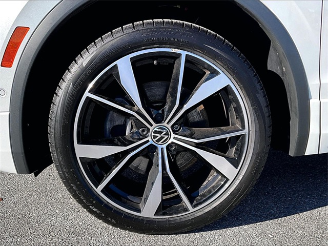 2022 Volkswagen Tiguan 2.0T SEL R-Line - Photo 7