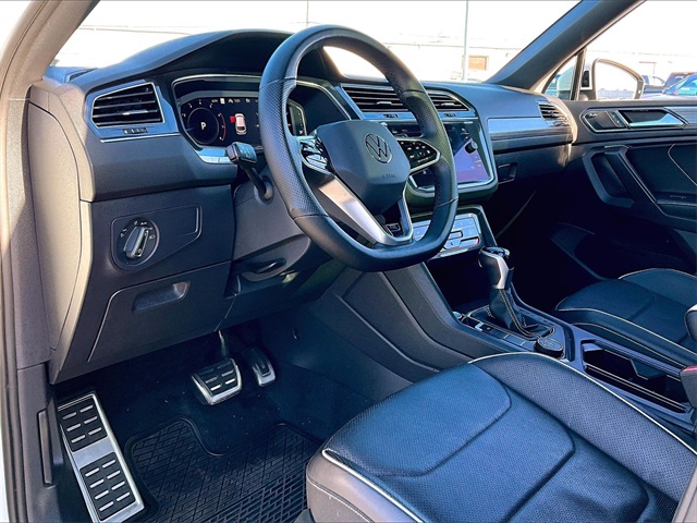 2022 Volkswagen Tiguan 2.0T SEL R-Line - Photo 8